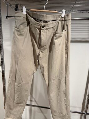lululemon athletica Men's Khaki Chino Pants - Light Beige